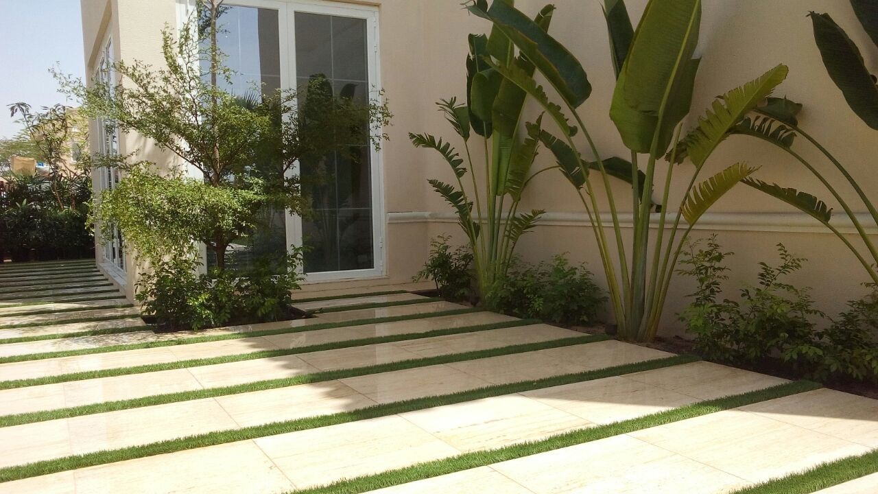 Paving on artificial grass for hotel in Dubai
